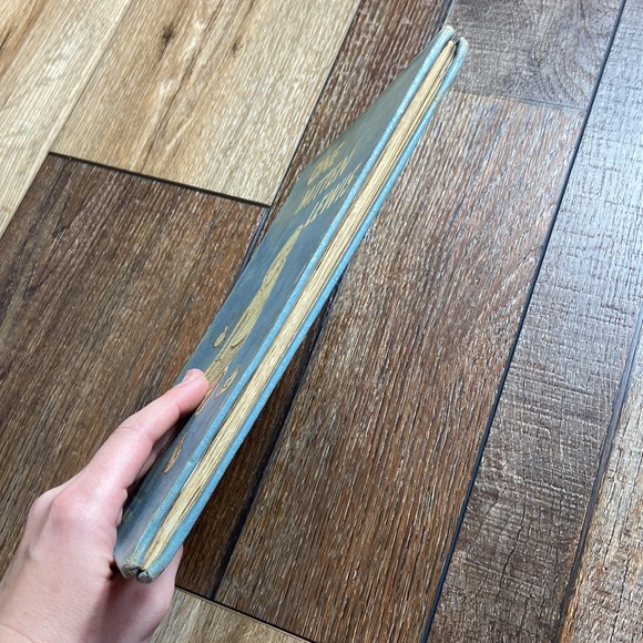 One Mitten Lewis by Helen Kay Vintage Hard Cover Book - Picture 12 of 13